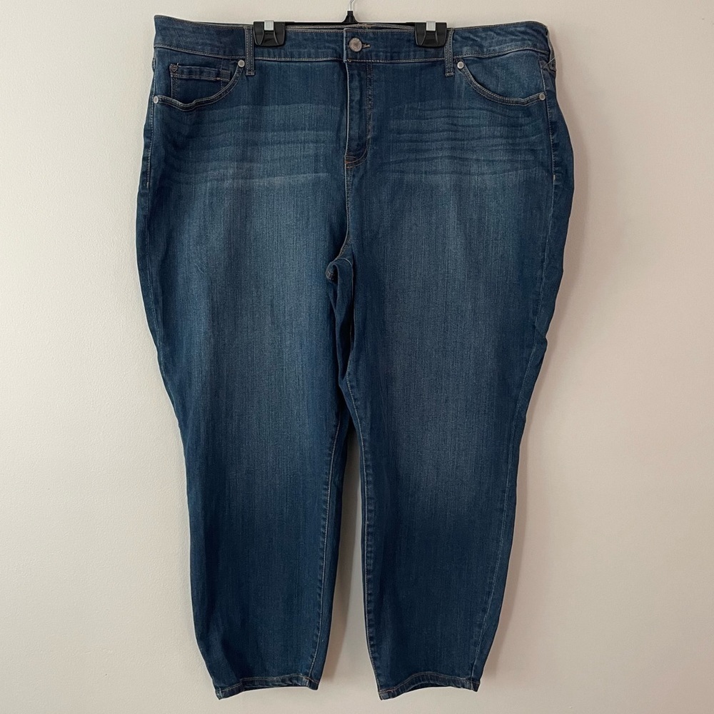 Torrid Girlfriend Jeans- Size 26R (bin 3M) - Picture 2 of 7